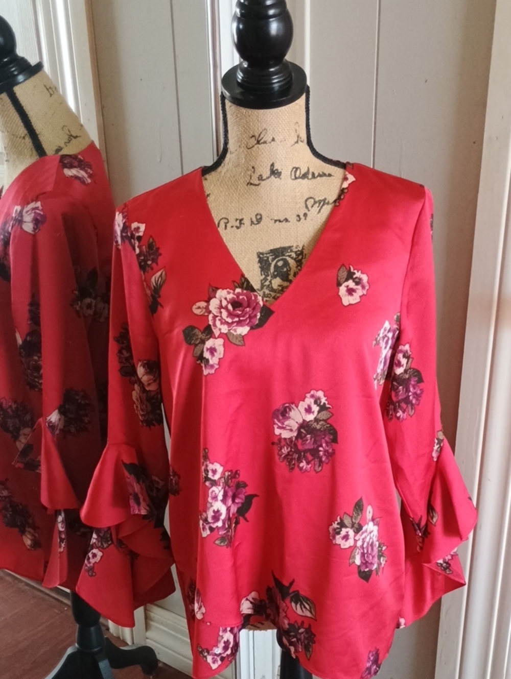 Vince Camuto Red Floral V-Neck Ruffle-Sleeve Tunic